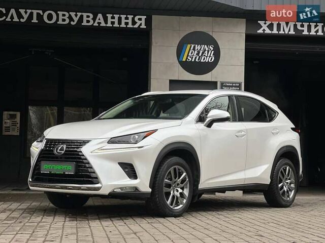 Белый Лексус НХ, объемом двигателя 2 л и пробегом 67 тыс. км за 28900 $, фото 1 на Automoto.ua