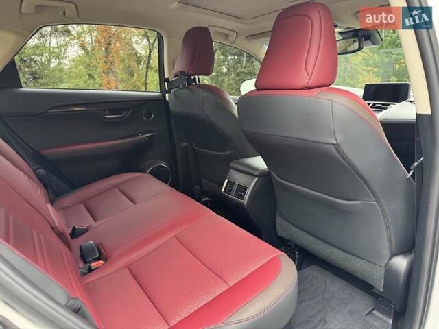 Белый Лексус НХ, объемом двигателя 2 л и пробегом 232 тыс. км за 28000 $, фото 16 на Automoto.ua