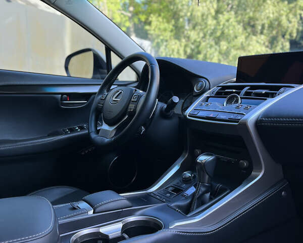 Білий Лексус НХ, об'ємом двигуна 2 л та пробігом 88 тис. км за 27500 $, фото 28 на Automoto.ua