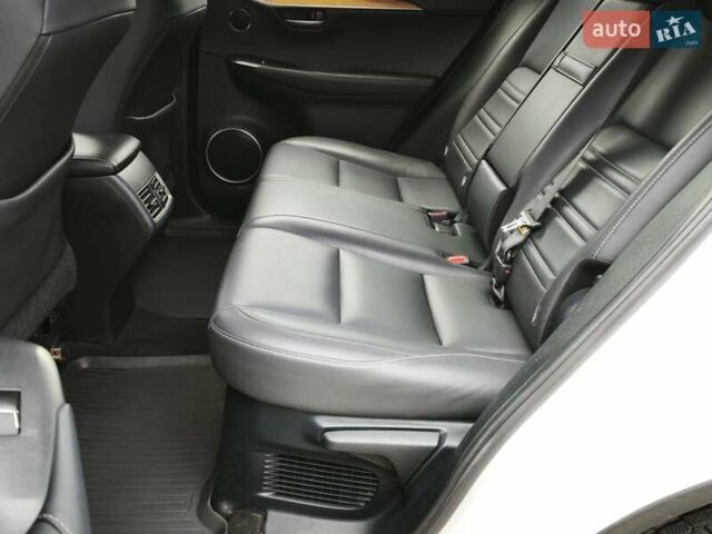 Білий Лексус НХ, об'ємом двигуна 1.99 л та пробігом 154 тис. км за 27601 $, фото 15 на Automoto.ua