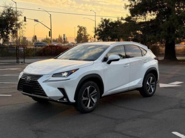Білий Лексус НХ, об'ємом двигуна 2.5 л та пробігом 40 тис. км за 16000 $, фото 2 на Automoto.ua