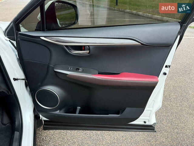 Білий Лексус НХ, об'ємом двигуна 1.99 л та пробігом 186 тис. км за 28300 $, фото 18 на Automoto.ua