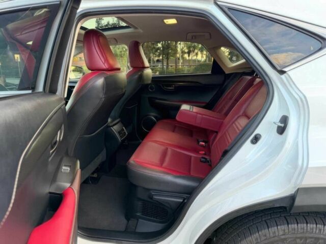 Білий Лексус НХ, об'ємом двигуна 2.5 л та пробігом 40 тис. км за 16000 $, фото 8 на Automoto.ua