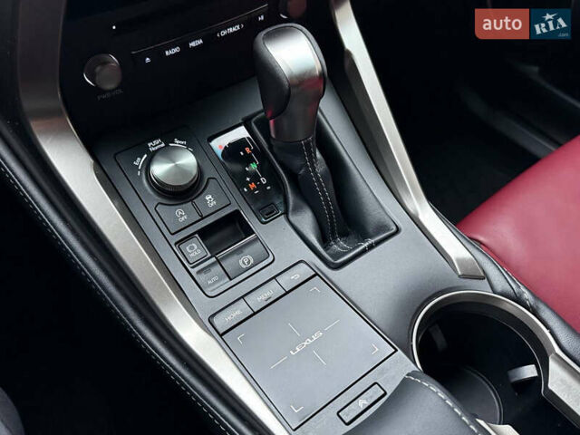 Білий Лексус НХ, об'ємом двигуна 1.99 л та пробігом 186 тис. км за 28300 $, фото 30 на Automoto.ua