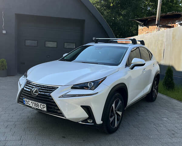 Білий Лексус НХ, об'ємом двигуна 2 л та пробігом 88 тис. км за 27500 $, фото 10 на Automoto.ua