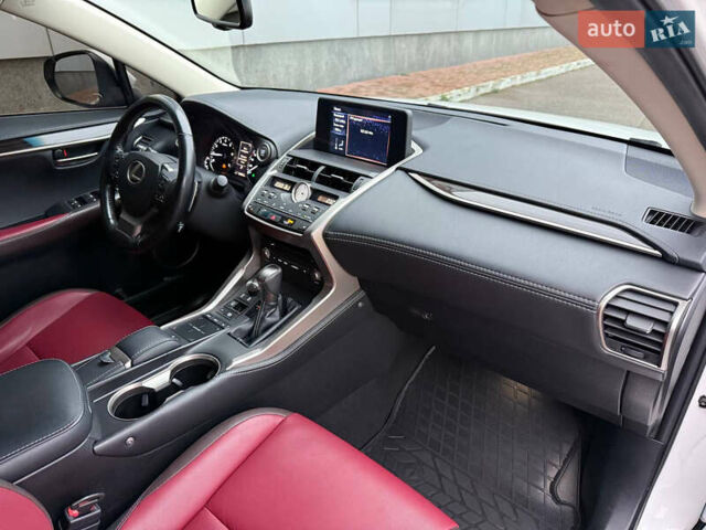 Білий Лексус НХ, об'ємом двигуна 1.99 л та пробігом 186 тис. км за 28300 $, фото 19 на Automoto.ua