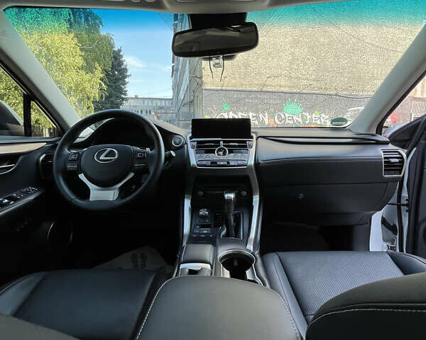 Білий Лексус НХ, об'ємом двигуна 2 л та пробігом 88 тис. км за 27500 $, фото 34 на Automoto.ua