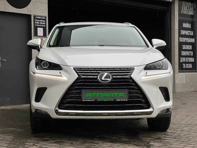 Білий Лексус НХ, об'ємом двигуна 2 л та пробігом 67 тис. км за 28900 $, фото 2 на Automoto.ua