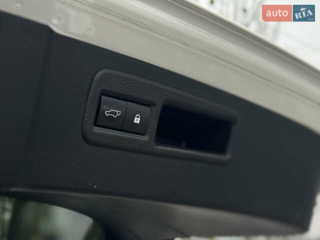 Белый Лексус НХ, объемом двигателя 2 л и пробегом 111 тыс. км за 29900 $, фото 20 на Automoto.ua