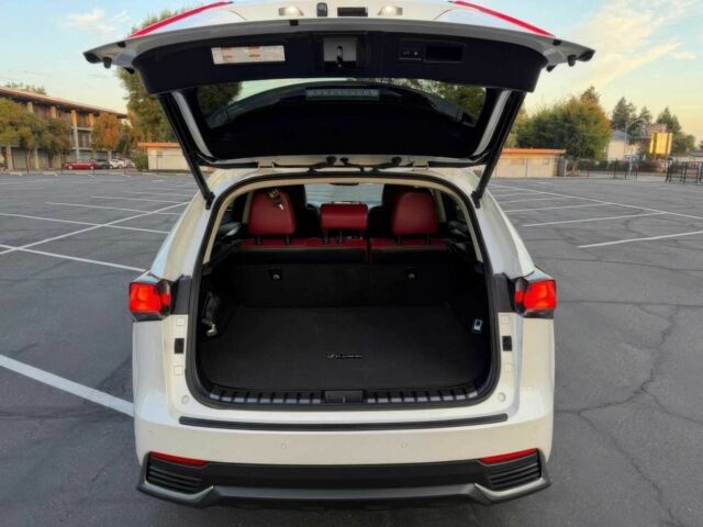 Білий Лексус НХ, об'ємом двигуна 2.5 л та пробігом 40 тис. км за 16000 $, фото 9 на Automoto.ua