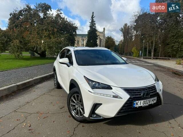 Белый Лексус НХ, объемом двигателя 2 л и пробегом 233 тыс. км за 22000 $, фото 6 на Automoto.ua