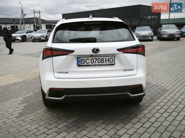 Білий Лексус НХ, об'ємом двигуна 1.99 л та пробігом 154 тис. км за 27601 $, фото 5 на Automoto.ua