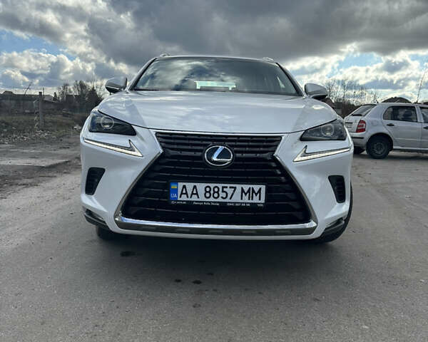 Белый Лексус НХ, объемом двигателя 1.99 л и пробегом 40 тыс. км за 35000 $, фото 9 на Automoto.ua