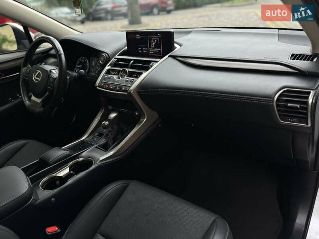 Білий Лексус НХ, об'ємом двигуна 2 л та пробігом 33 тис. км за 28950 $, фото 56 на Automoto.ua