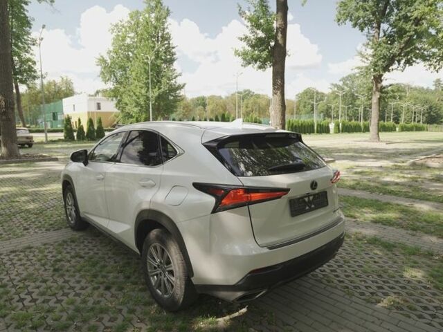 Білий Лексус НХ, об'ємом двигуна 2 л та пробігом 65 тис. км за 27900 $, фото 7 на Automoto.ua