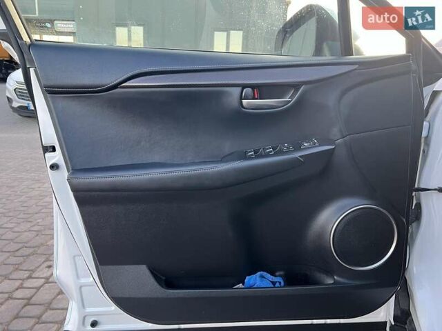 Белый Лексус НХ, объемом двигателя 2 л и пробегом 97 тыс. км за 31690 $, фото 10 на Automoto.ua