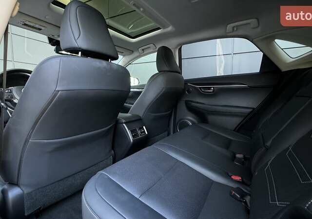 Белый Лексус НХ, объемом двигателя 2 л и пробегом 65 тыс. км за 28600 $, фото 35 на Automoto.ua