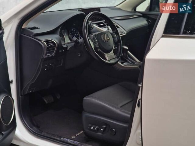 Белый Лексус НХ, объемом двигателя 2.49 л и пробегом 35 тыс. км за 37490 $, фото 44 на Automoto.ua