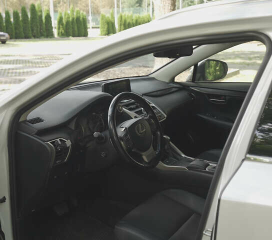 Білий Лексус НХ, об'ємом двигуна 2 л та пробігом 65 тис. км за 32000 $, фото 12 на Automoto.ua