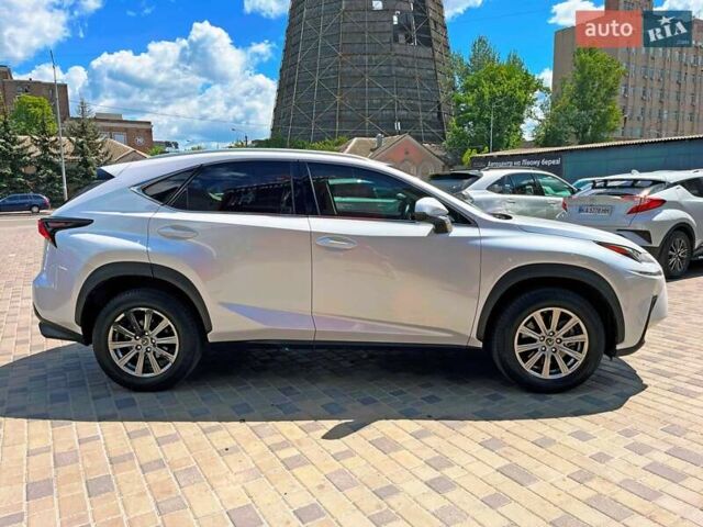 Білий Лексус НХ, об'ємом двигуна 2 л та пробігом 73 тис. км за 27000 $, фото 3 на Automoto.ua