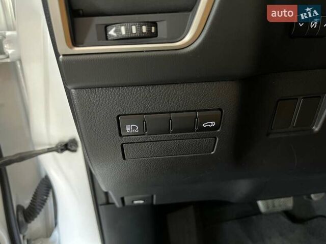 Білий Лексус НХ, об'ємом двигуна 2 л та пробігом 73 тис. км за 27900 $, фото 11 на Automoto.ua