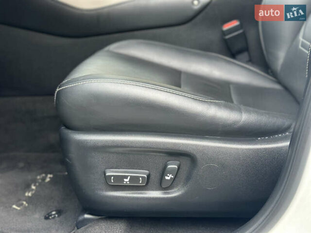 Білий Лексус НХ, об'ємом двигуна 2.5 л та пробігом 58 тис. км за 38900 $, фото 19 на Automoto.ua