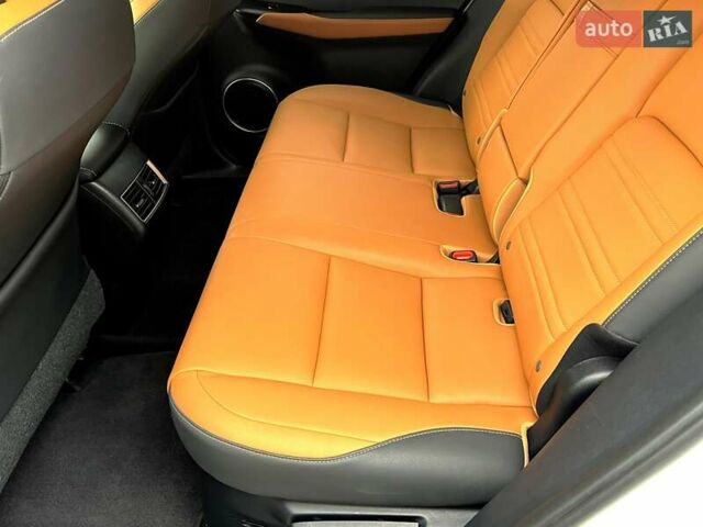 Білий Лексус НХ, об'ємом двигуна 2 л та пробігом 75 тис. км за 27000 $, фото 9 на Automoto.ua