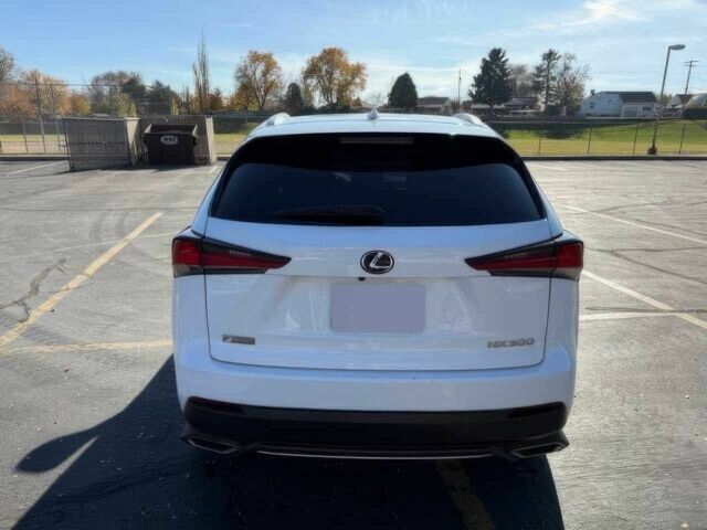 Білий Лексус НХ, об'ємом двигуна 2 л та пробігом 31 тис. км за 13900 $, фото 6 на Automoto.ua