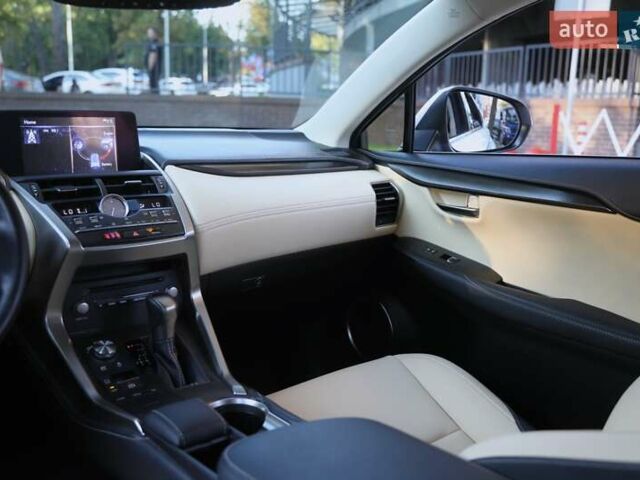 Белый Лексус НХ, объемом двигателя 2 л и пробегом 41 тыс. км за 31000 $, фото 12 на Automoto.ua