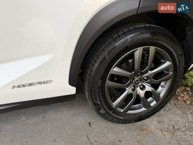 Белый Лексус НХ, объемом двигателя 2.49 л и пробегом 149 тыс. км за 29900 $, фото 1 на Automoto.ua