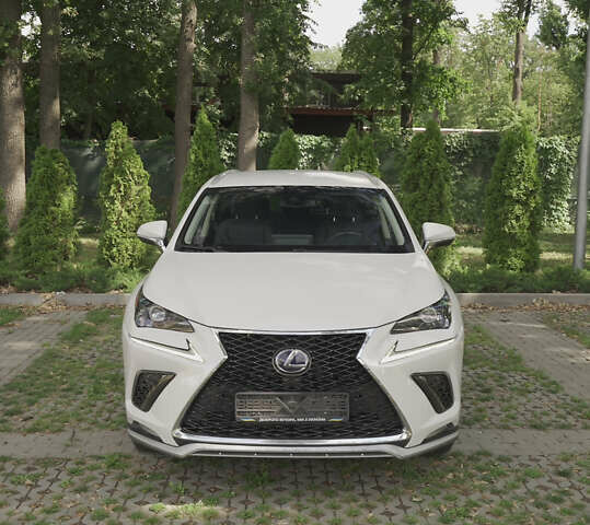 Білий Лексус НХ, об'ємом двигуна 2 л та пробігом 65 тис. км за 32000 $, фото 4 на Automoto.ua