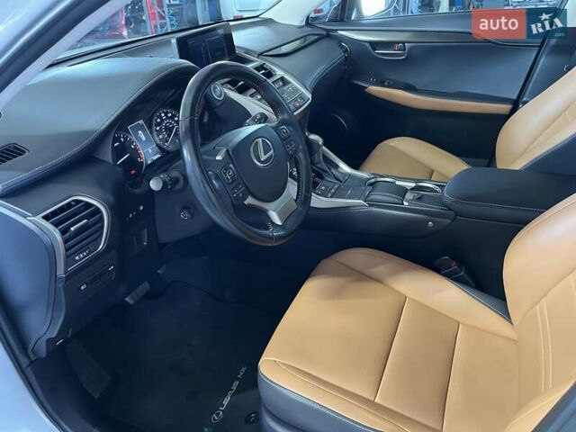 Білий Лексус НХ, об'ємом двигуна 2 л та пробігом 73 тис. км за 27900 $, фото 8 на Automoto.ua
