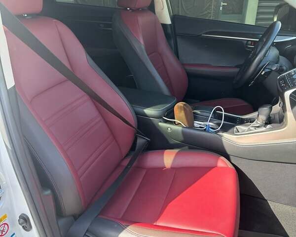 Білий Лексус НХ, об'ємом двигуна 1.99 л та пробігом 72 тис. км за 34000 $, фото 17 на Automoto.ua
