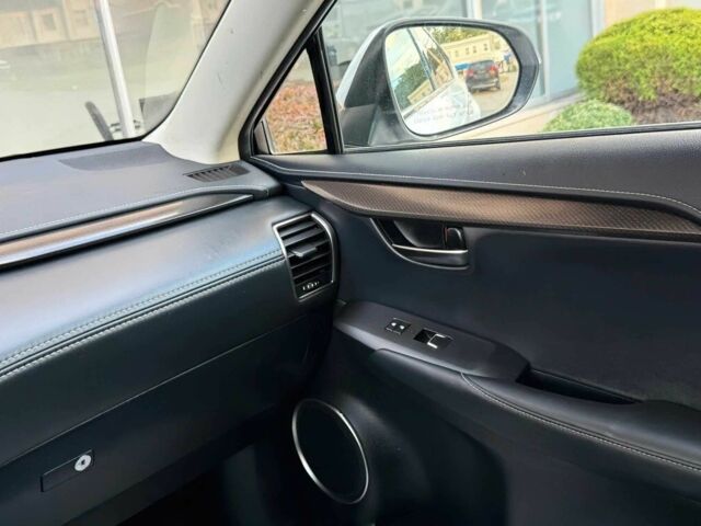 Белый Лексус НХ, объемом двигателя 2.5 л и пробегом 45 тыс. км за 17000 $, фото 6 на Automoto.ua