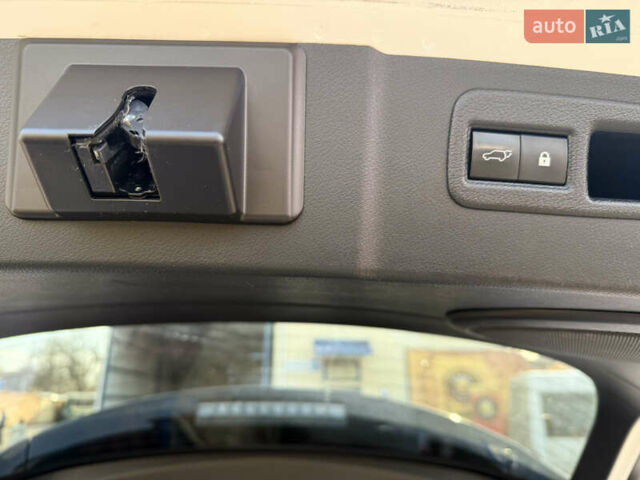 Белый Лексус НХ, объемом двигателя 2.49 л и пробегом 149 тыс. км за 29900 $, фото 6 на Automoto.ua