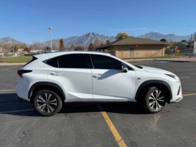 Білий Лексус НХ, об'ємом двигуна 2 л та пробігом 31 тис. км за 13900 $, фото 3 на Automoto.ua