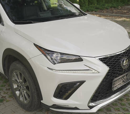 Білий Лексус НХ, об'ємом двигуна 2 л та пробігом 65 тис. км за 32000 $, фото 5 на Automoto.ua