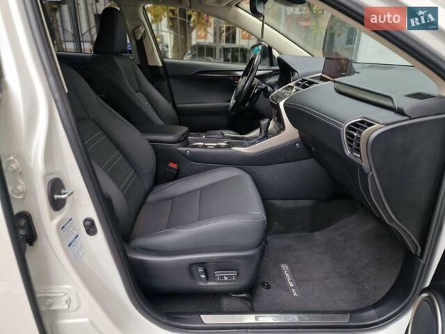 Білий Лексус НХ, об'ємом двигуна 2.49 л та пробігом 35 тис. км за 37490 $, фото 48 на Automoto.ua