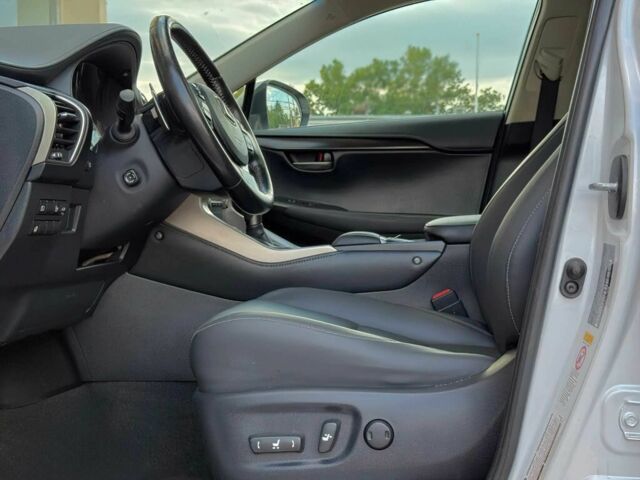 Белый Лексус НХ, объемом двигателя 2.5 л и пробегом 45 тыс. км за 17000 $, фото 9 на Automoto.ua