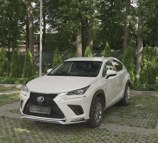Білий Лексус НХ, об'ємом двигуна 2 л та пробігом 65 тис. км за 32000 $, фото 1 на Automoto.ua