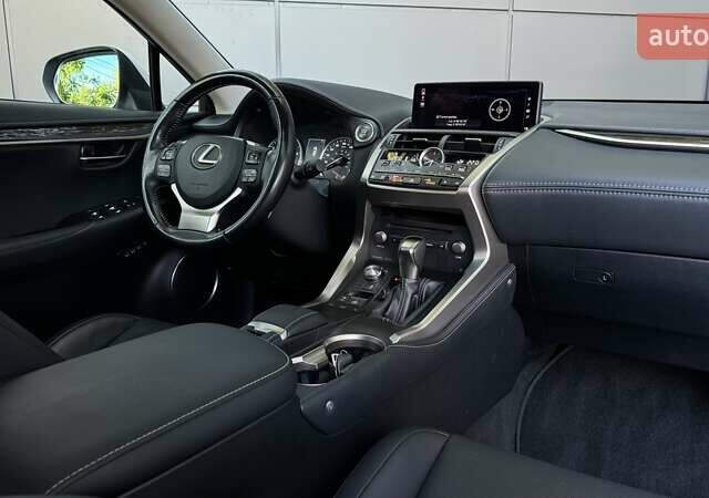 Белый Лексус НХ, объемом двигателя 2 л и пробегом 65 тыс. км за 28600 $, фото 31 на Automoto.ua