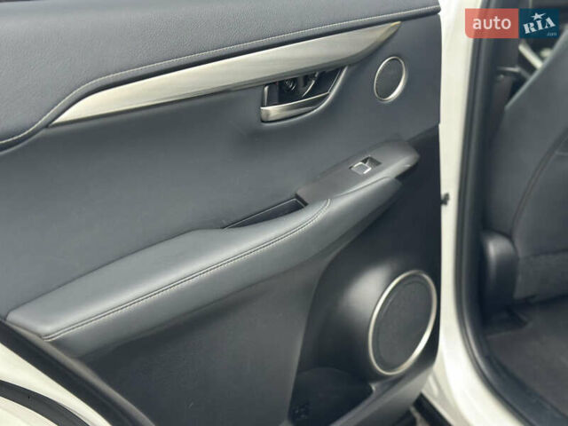 Білий Лексус НХ, об'ємом двигуна 2.5 л та пробігом 58 тис. км за 38900 $, фото 23 на Automoto.ua