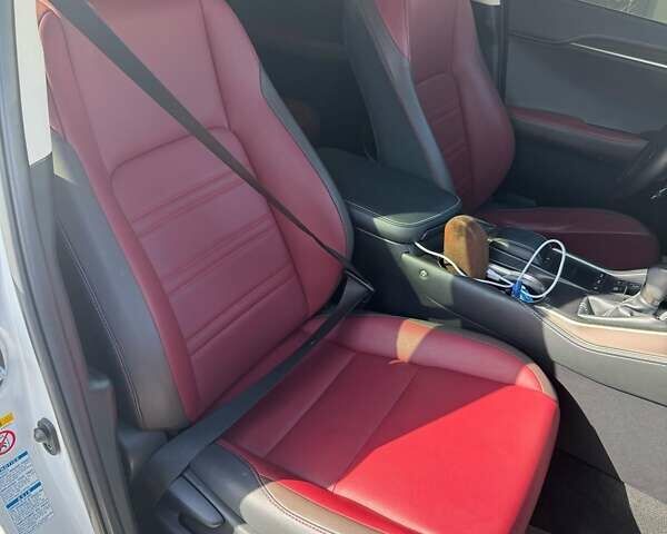 Білий Лексус НХ, об'ємом двигуна 1.99 л та пробігом 72 тис. км за 34000 $, фото 15 на Automoto.ua