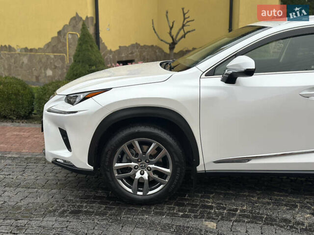 Білий Лексус НХ, об'ємом двигуна 2.5 л та пробігом 58 тис. км за 38900 $, фото 9 на Automoto.ua
