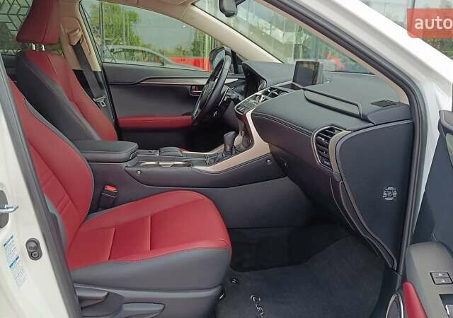 Білий Лексус НХ, об'ємом двигуна 1.99 л та пробігом 64 тис. км за 35167 $, фото 5 на Automoto.ua