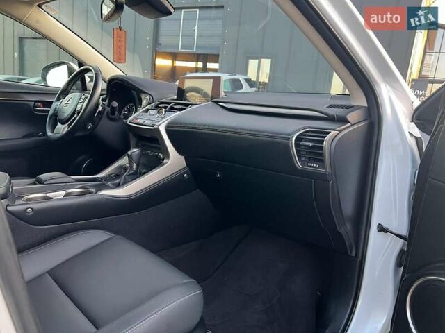 Белый Лексус НХ, объемом двигателя 2 л и пробегом 97 тыс. км за 31690 $, фото 36 на Automoto.ua