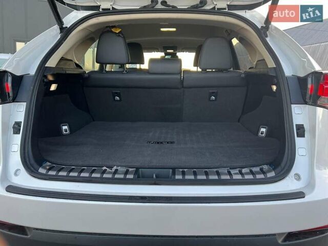 Белый Лексус НХ, объемом двигателя 2 л и пробегом 97 тыс. км за 31690 $, фото 28 на Automoto.ua