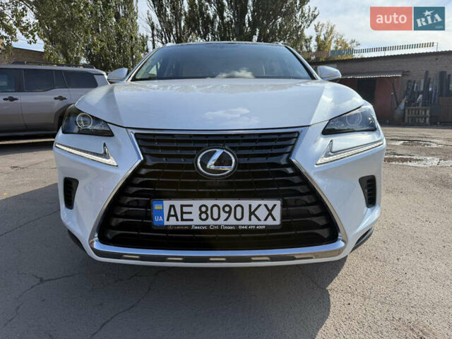 Белый Лексус НХ, объемом двигателя 1.99 л и пробегом 72 тыс. км за 33500 $, фото 1 на Automoto.ua