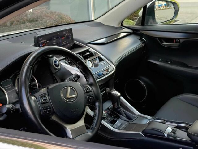 Белый Лексус НХ, объемом двигателя 2.5 л и пробегом 45 тыс. км за 17000 $, фото 8 на Automoto.ua