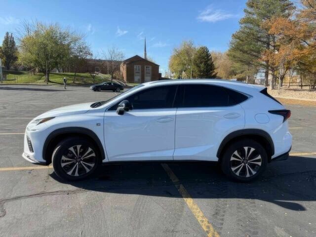 Білий Лексус НХ, об'ємом двигуна 2 л та пробігом 31 тис. км за 13900 $, фото 4 на Automoto.ua